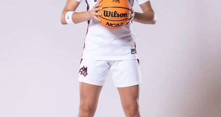 NOVÁ POSILA GONZALEZ, POPRVÉ PROTI SLOVANCE