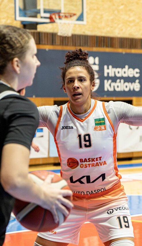 Z HRADCE SI VEZEME DRUHÉ VÍTĚZSTVÍ / HRADEC KRÁLOVÉ - BASKET OSTRAVA 55:59