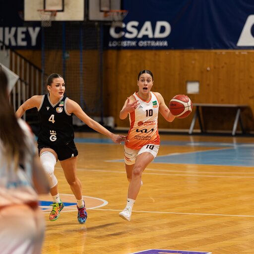 Poslední čtvrtina soupeři stačila | 57:79